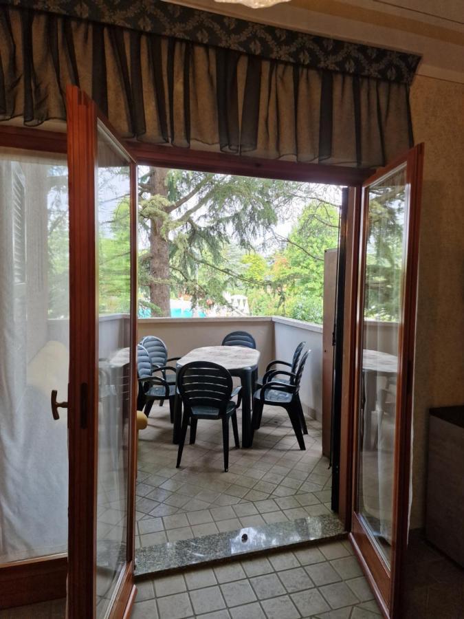 Апартаменты Casa Vittoria Sirmione Punta Gro Con Piscina Экстерьер фото